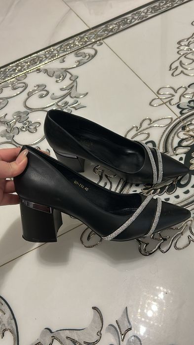 Туфли со стразами