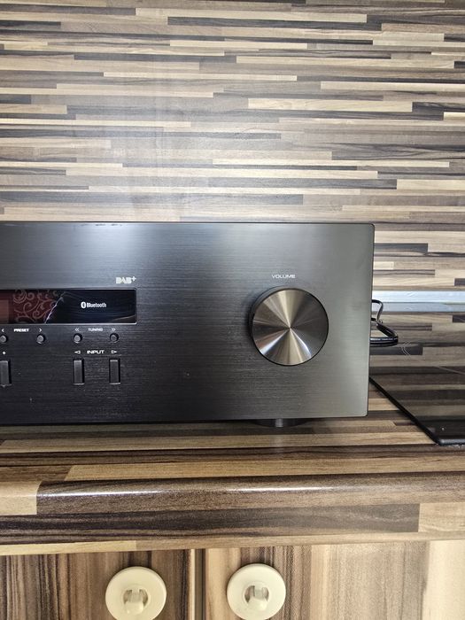 Продавам ресивър Yamaha R-S202D