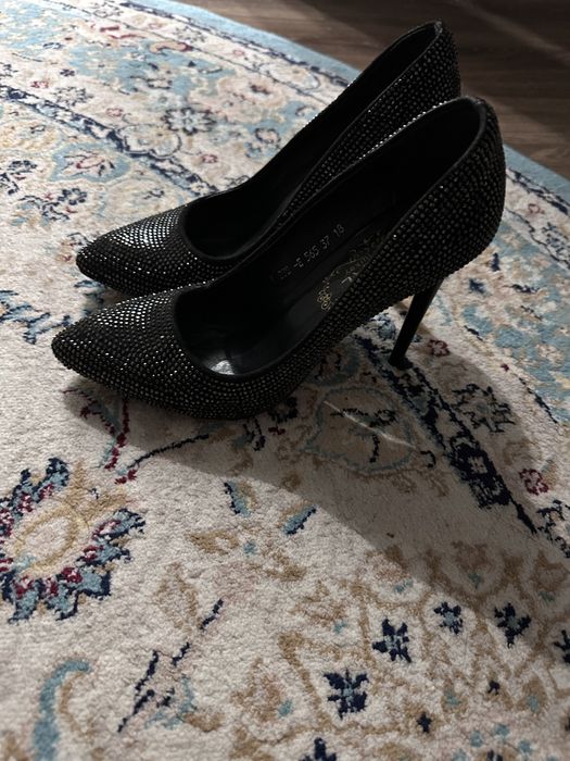 Туфли, красивые , блестяшие 37