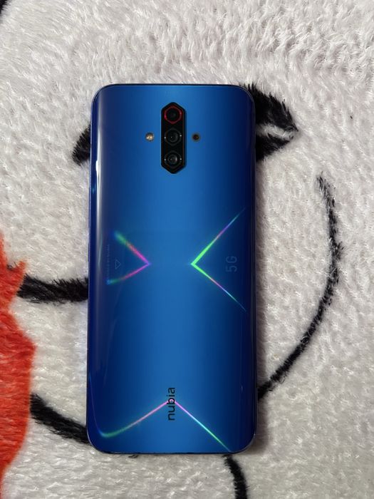 ZTE Nubia Play 5G – 8GB RAM, 256GB, cu husă, funcționează foarte bine