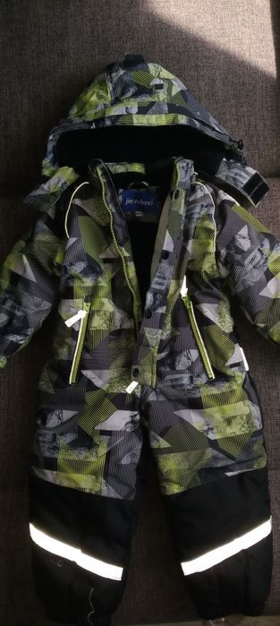 Продам зимний комбинезон для мальчика