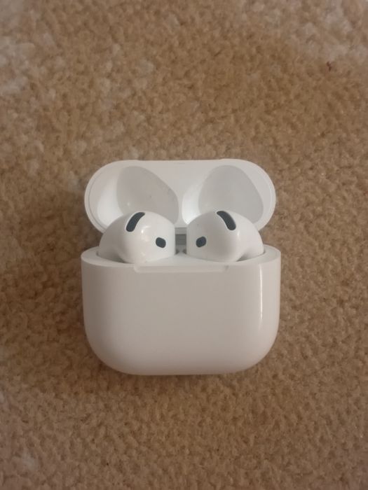 Airpods 4.          .