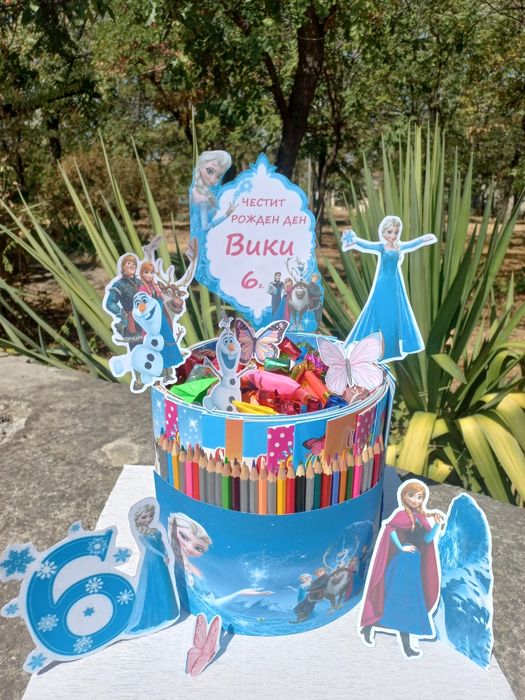 Торта от книжки и моливи, подходящи за празнуване на рожден ден