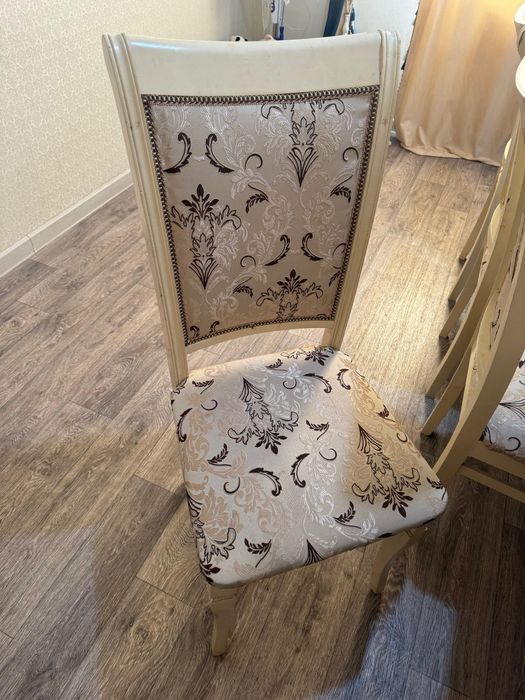 Гостевой стол и 12 стульев