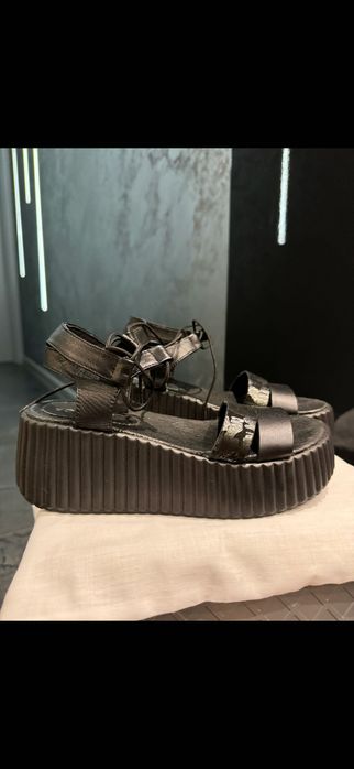 Дамски сандали от естествена кожа