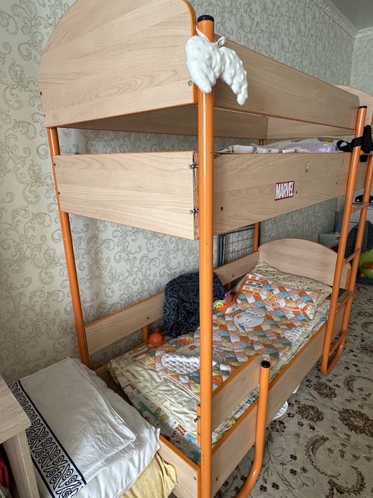 Детская кровать с матрасами