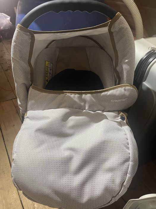 Cărucior 3 în 1 Krausman puțin folosit stare ca nou ,plus alte obiecte ptr bebe ,mai multe detalii la cerere!