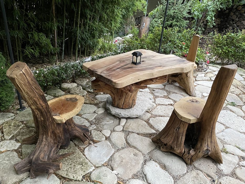 Маси трапезни и холни масивно дърво