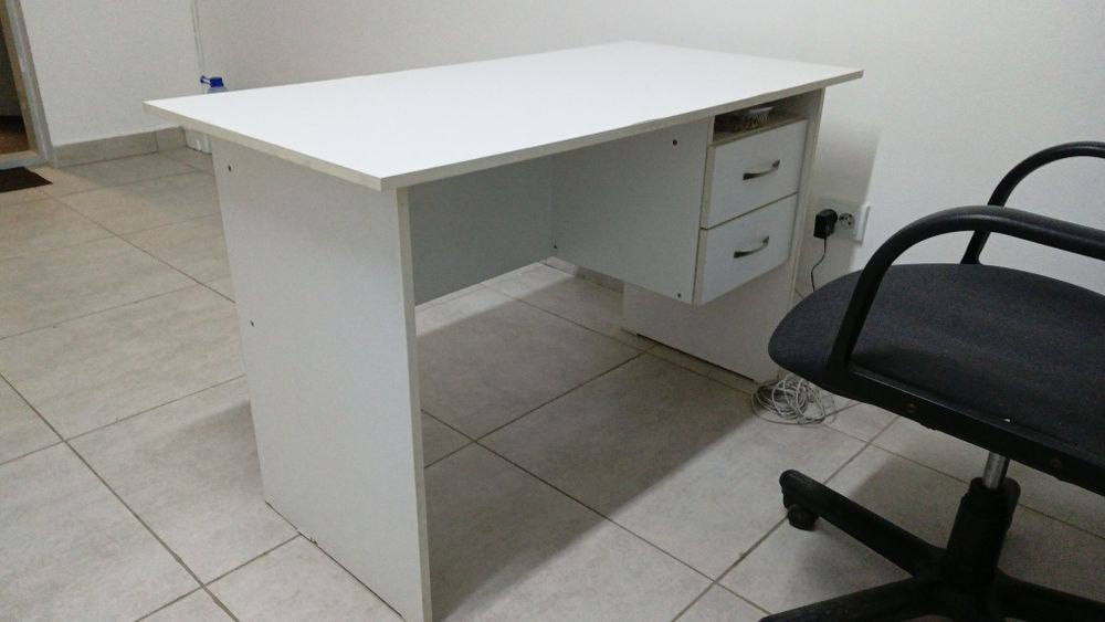 Продам стол офисный