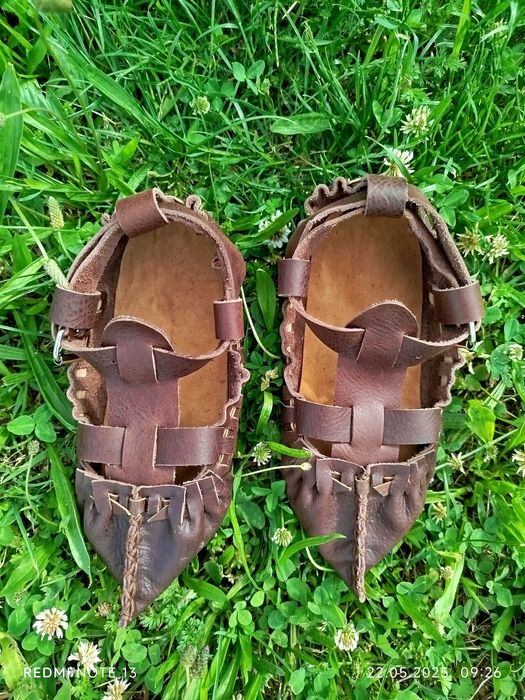 Сувенирни цървули от естествена кожа