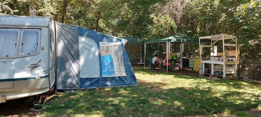 Продавам каравана с място в Къмпинг Юг