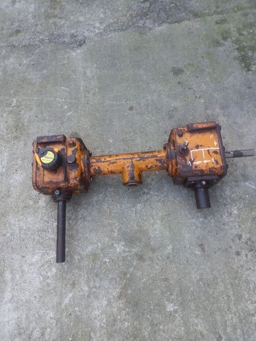 reductor raport 1 la 1  / doua reductoare cu ax comun