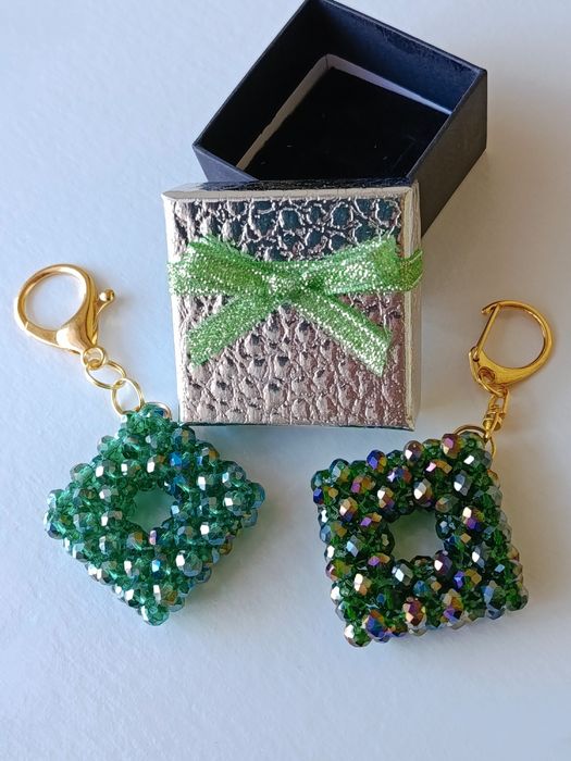 Брелки из хрустальных бусин