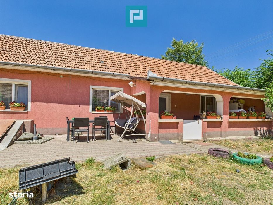 Casă cu 2 corpuri independente în Aradul Nou