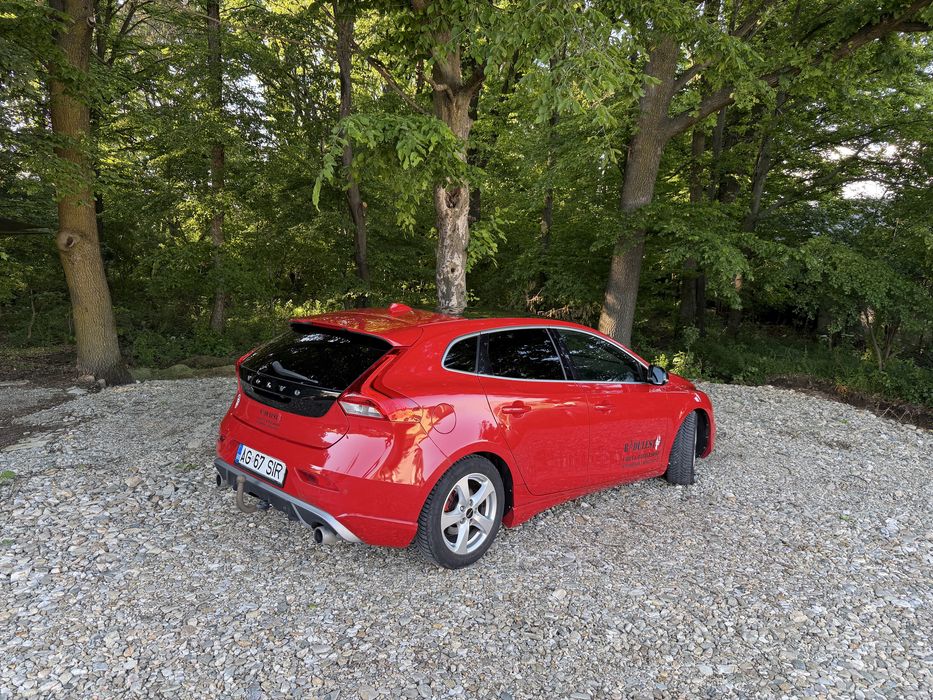 Volvo V40 R Design
