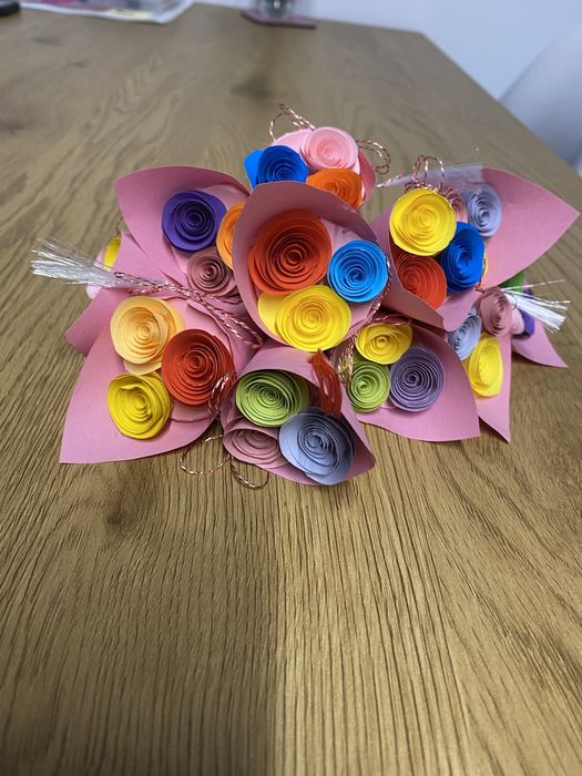 Aranjamente florale din hartie floristica