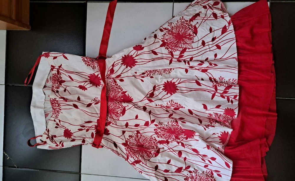 Лятна рокля в червено