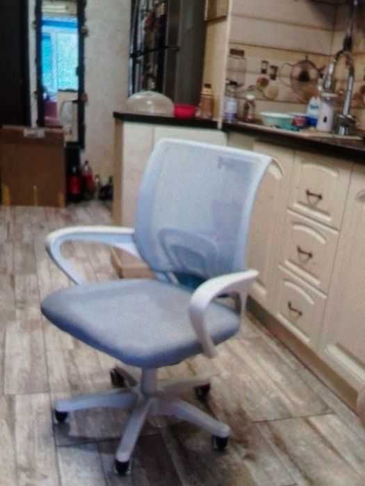 Scaun de birou ergonomic Oyajia, Scaun de birou nou