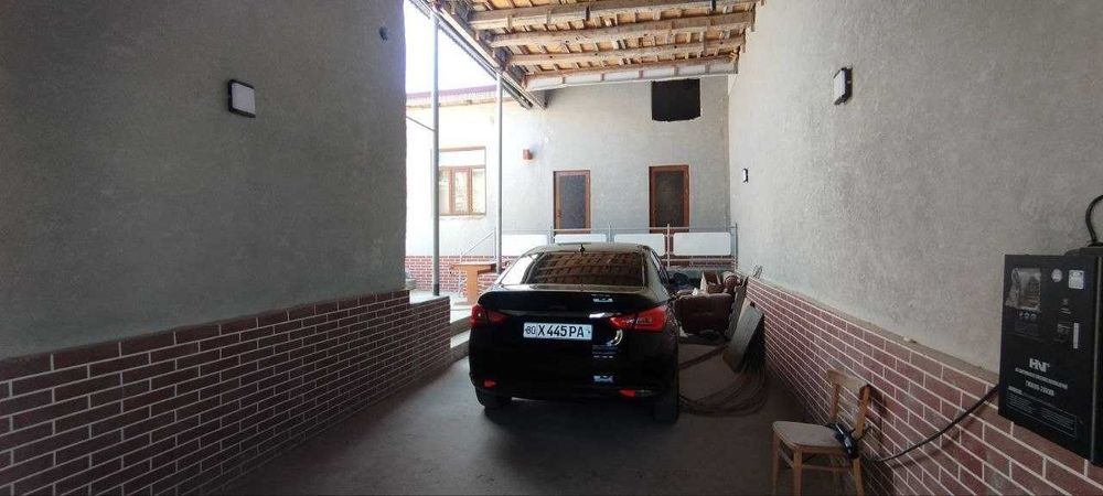 гпродается дом в центре  города Бухары.