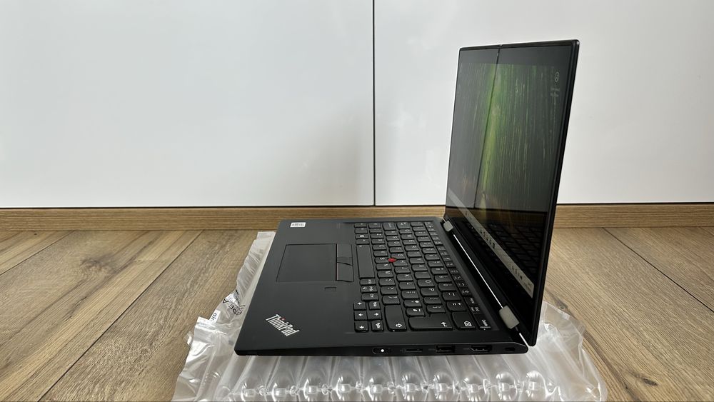 Лаптоп Lenovo Thinkpad x13 Yoga Gen 1 FHD 13.3” Тъч /  Intel i7-10510u 16GB RAM 256GB SSD Win11 Pro+ Посалка / MS OFFICE 2011 Pro Plus