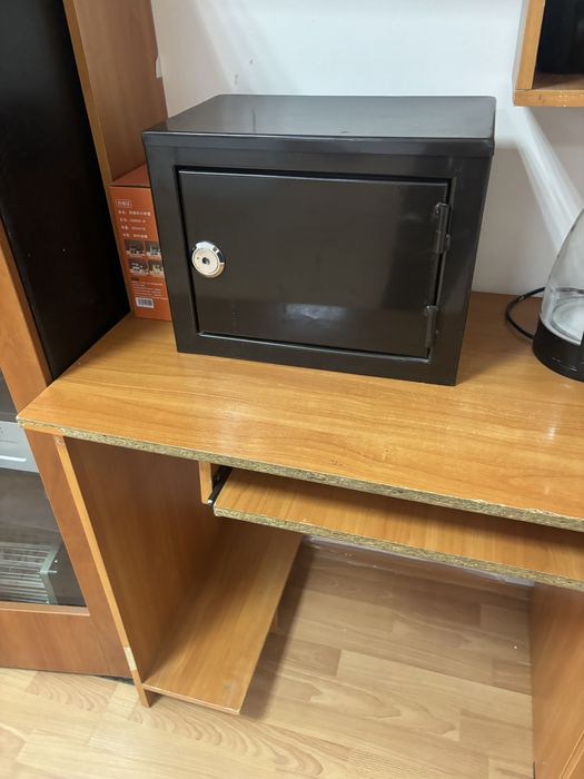 Маленький компактный сейф