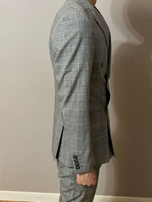 продам костюм 46го размера