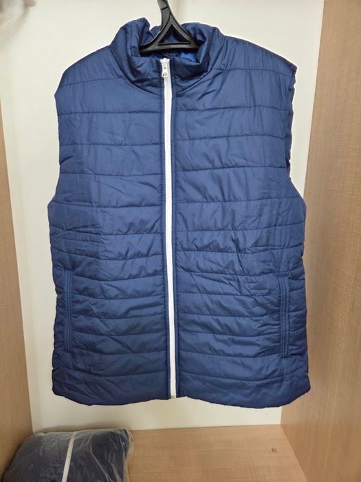 Жилет синий утепленный, хорошего качества
