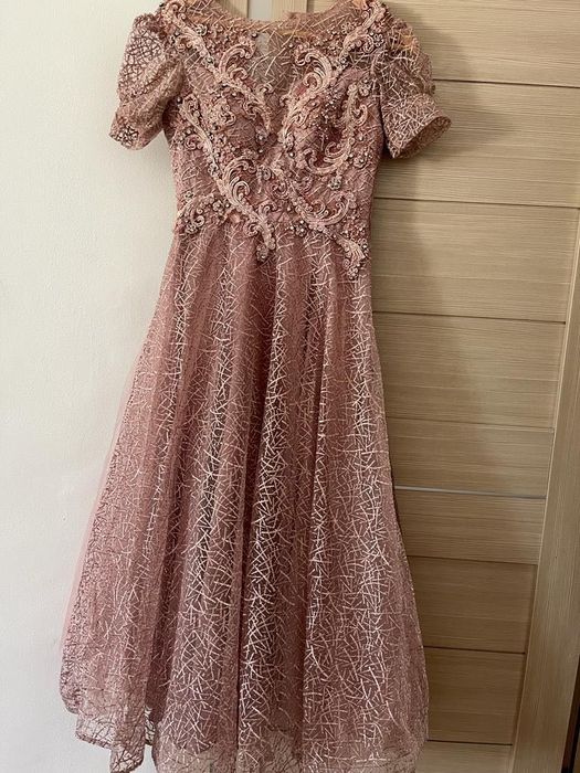 Вечерние платья продаются