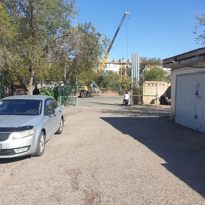 Гараж хорошо расположен первый от въезда напротив охраны