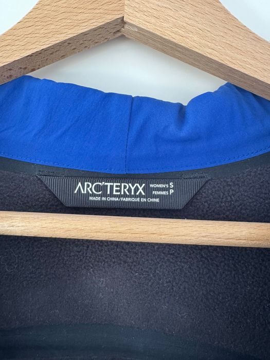 Палто Arcteryx Elda Coat в син цвят.