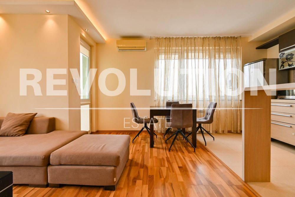 Дава се под наем Тристаен апартамент в София, Студентски град - 86 кв.м за 750 € - Снимка #1