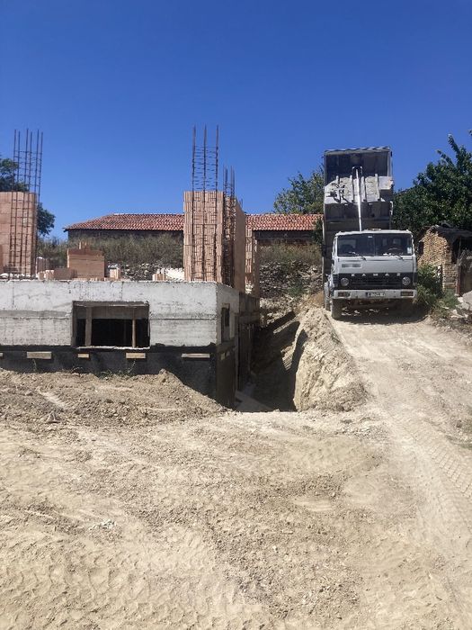 Услуги с комбиниран багер,бобкат  и  самосвали.