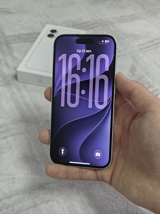 Продам айфон 16 с коробкой