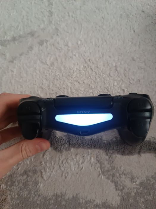 Продам джойстик на пс 4 ориг