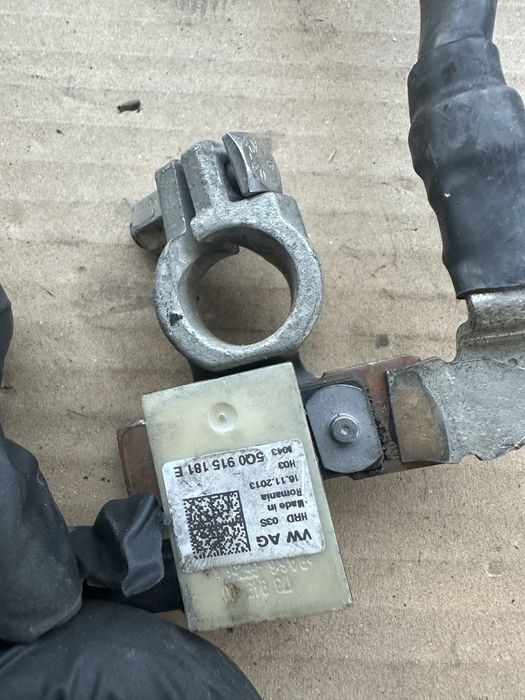 Borna minus / plus cu senzor pentru Volkswagen passat b8 golf 7 skoda superb 3 octavia 3
