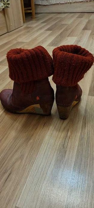 Продавам ботуши естествена кожа АРТ