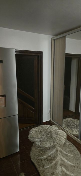 Vand 2 camere decomandat Burdujeni zona Ramiro