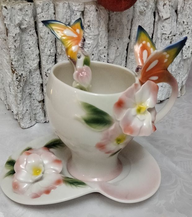 Ceașca porțelan cu lingurița,lucrata manual