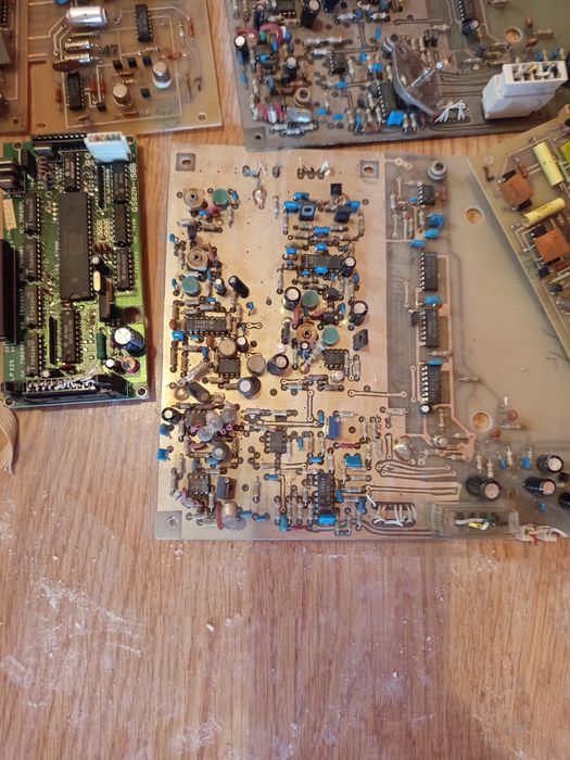 Стара ретро електроника за части или за рециклиране