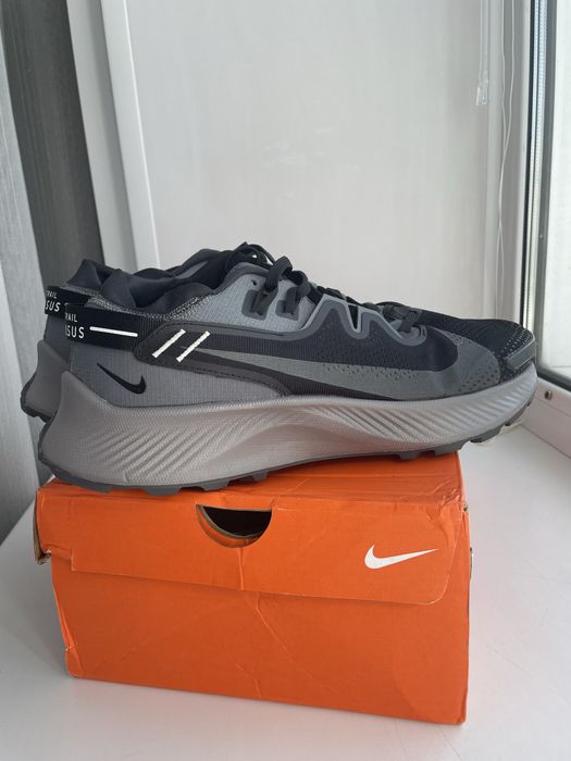 Продам кроссовки новые