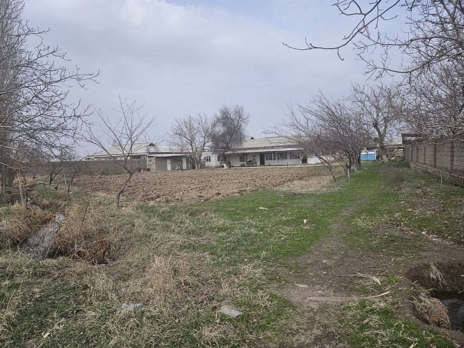 Ховли уй сотилади срочно