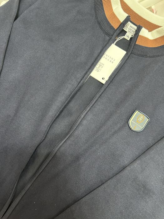 Синий свитер новый продаю