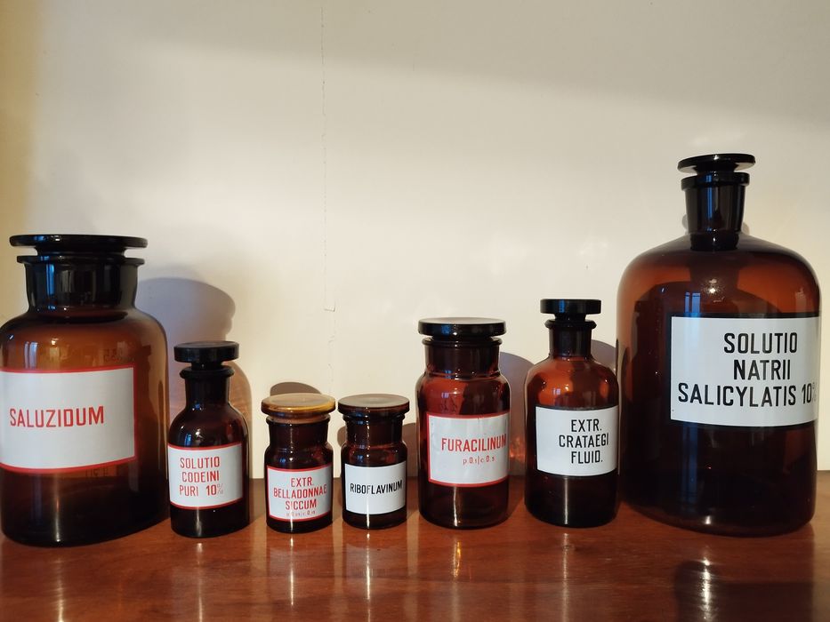 Аптечные стеклянные бутыли