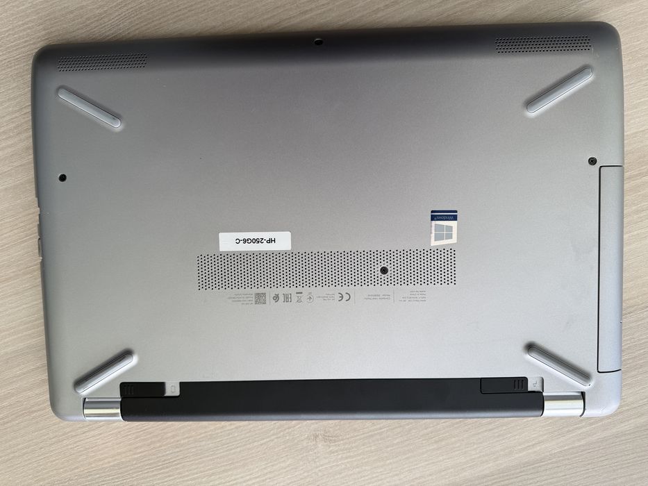 Laptop HP  250 G6 Notebook PC, procesor I5-7200, 2.50 GHz, RAM 8 GB