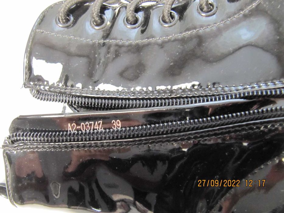 Дамски черни лачени обувки - номер 39