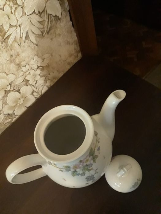 Фарфоровый чайник