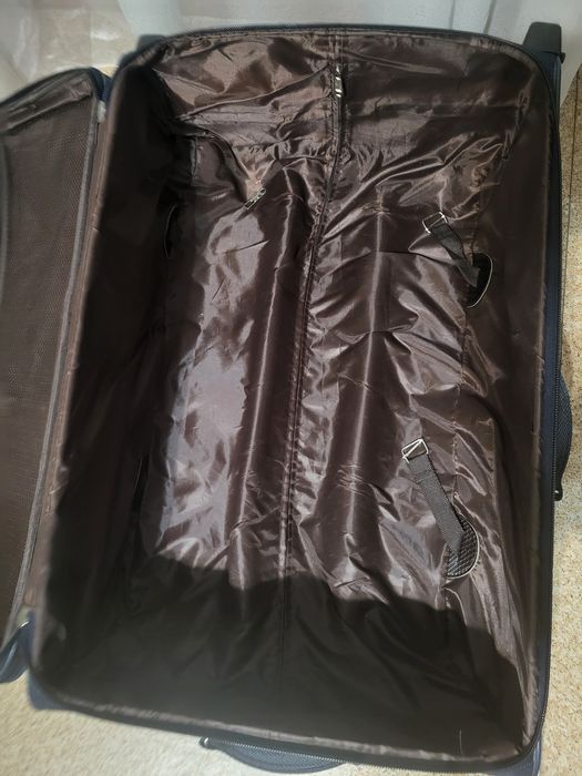 Чемодан большой на колесиках