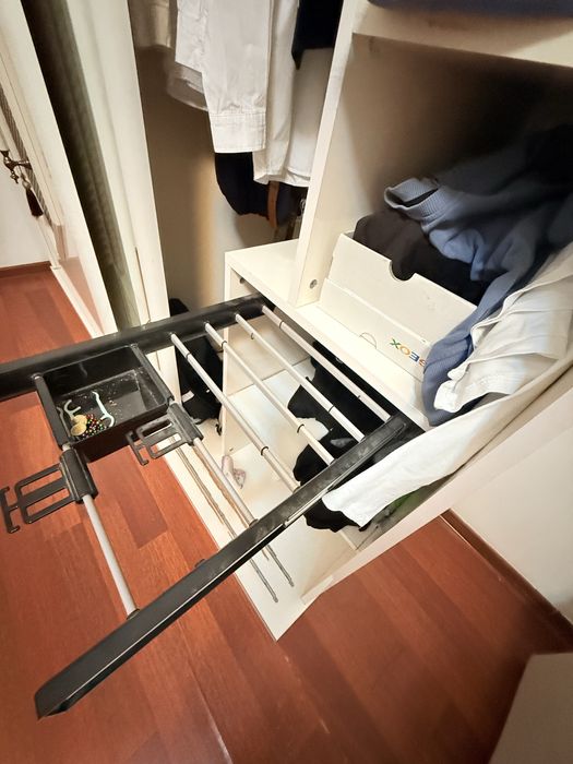 Шкаф-купе с зеркальными дверями