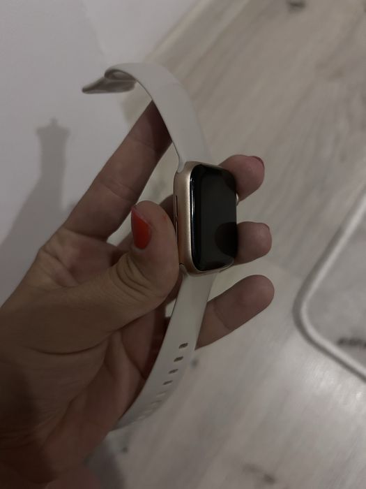 Apple watch SE………..