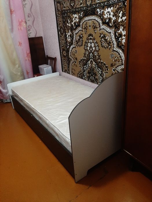 Кровать б/у в нормальном состоянии